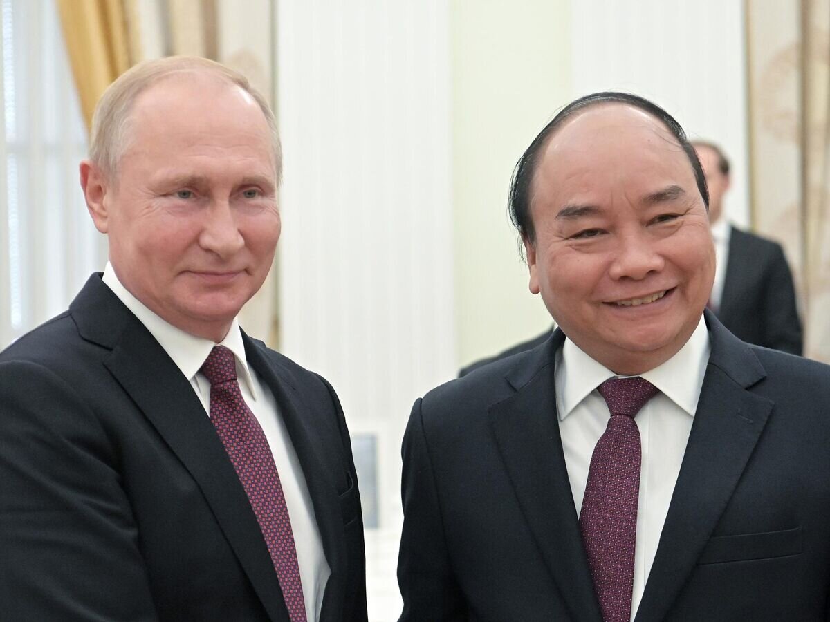    Президент РФ Владимир Путин и премьер-министр Вьетнама Нгуен Суан Фук во время встречи. 22 мая 2019© РИА Новости / Сергей Гунеев