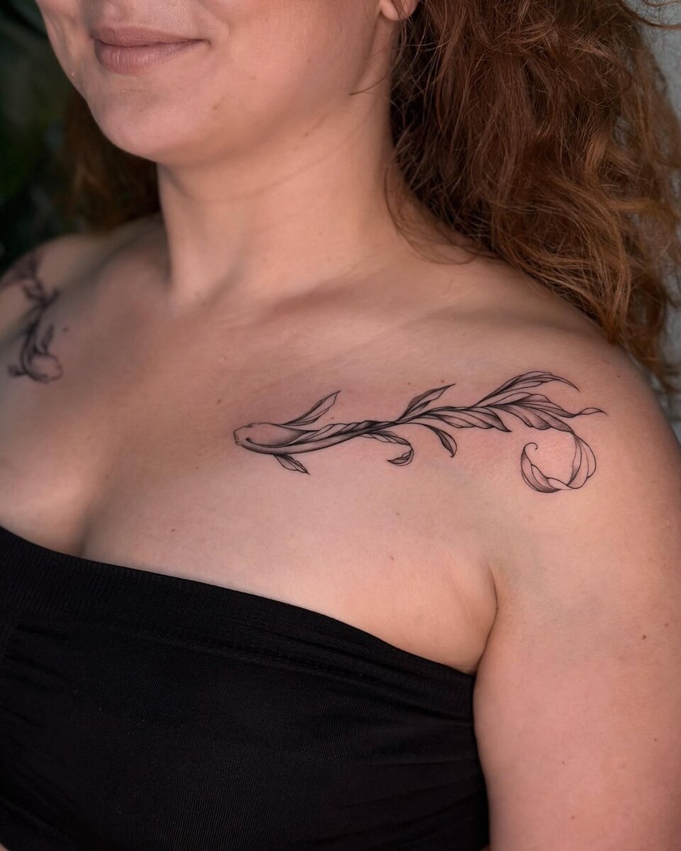 Татуировка на ключице