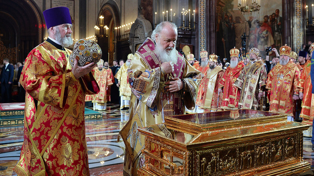    ПАТРИАРШЕЕ СЛУЖЕНИЕ В КАНУН ДНЯ СВЯТИТЕЛЯ НИКОЛАЯ ЧУДОТВОРЦА В ХРАМЕ ХРИСТА СПАСИТЕЛЯ. ПРИНЕСЕНИЕ МОЩЕЙ СВЯТИТЕЛЯ НИКОЛАЯ. ФОТО: PATRIARCHIA.RU