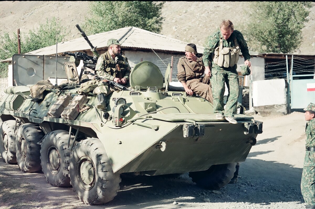 Российские пограничники Калайи-Хумбского отряда  