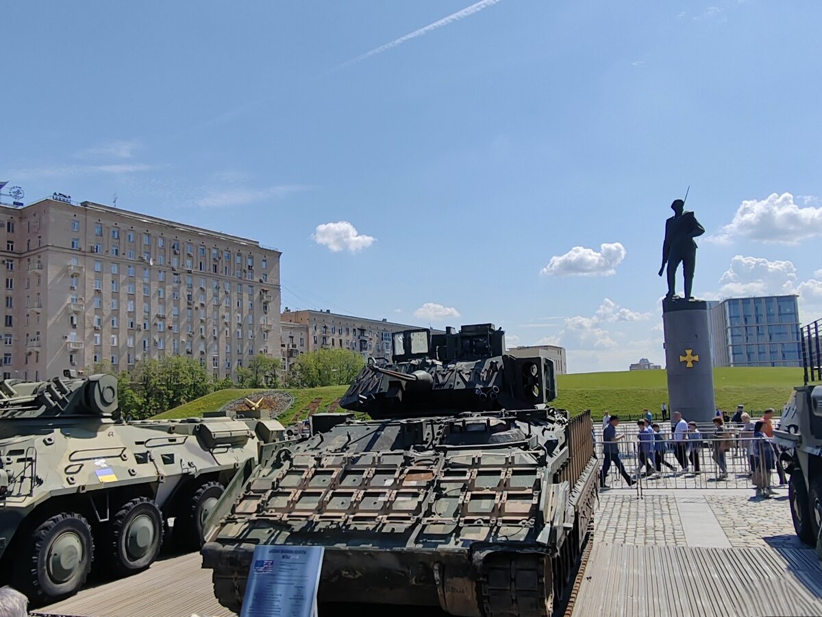 Поклонная гора военная техника фото