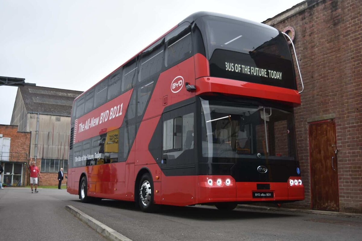 Новый полностью электрический 2-этажный автобус BYD BD11, призванный заменить дизель-гибридные лондонские New Routemaster, эксплуатирующиеся на улицах британской столицы с 2011 года