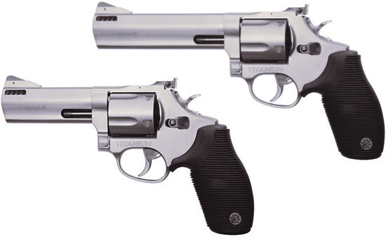 Taurus M 425 Titanium с длиной ствола 102 мм (внизу) и 165 мм (вверху)