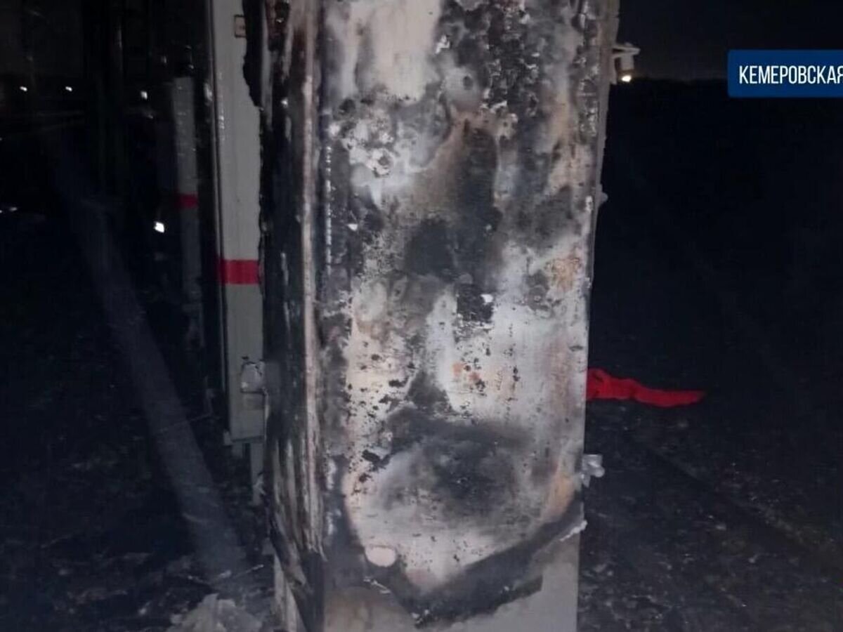    Место поджога релейного шкафа на железной дороге в Кузбассе© Фото : Пресс-служба УТ МВД России по СФО