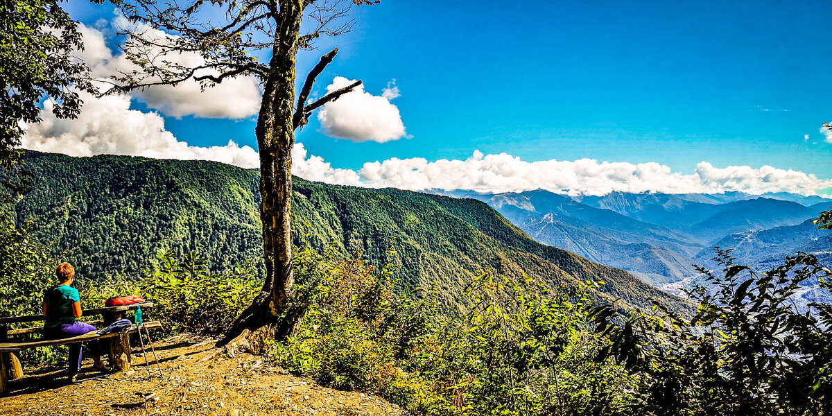 Тишина, красивые виды, отсутствие людей - все это Греческий обзор
