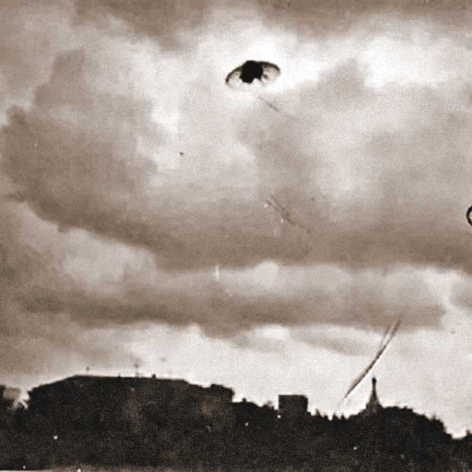    Это фото «летающей тарелки» любитель шуток отправил уфологам. Те поверили. Фото: Wikimedia Commons