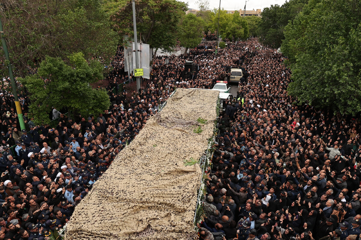 На прощание с президентом вышли сотни тысяч человек. Фото: Iranian Presidency/Keystone Press Agency