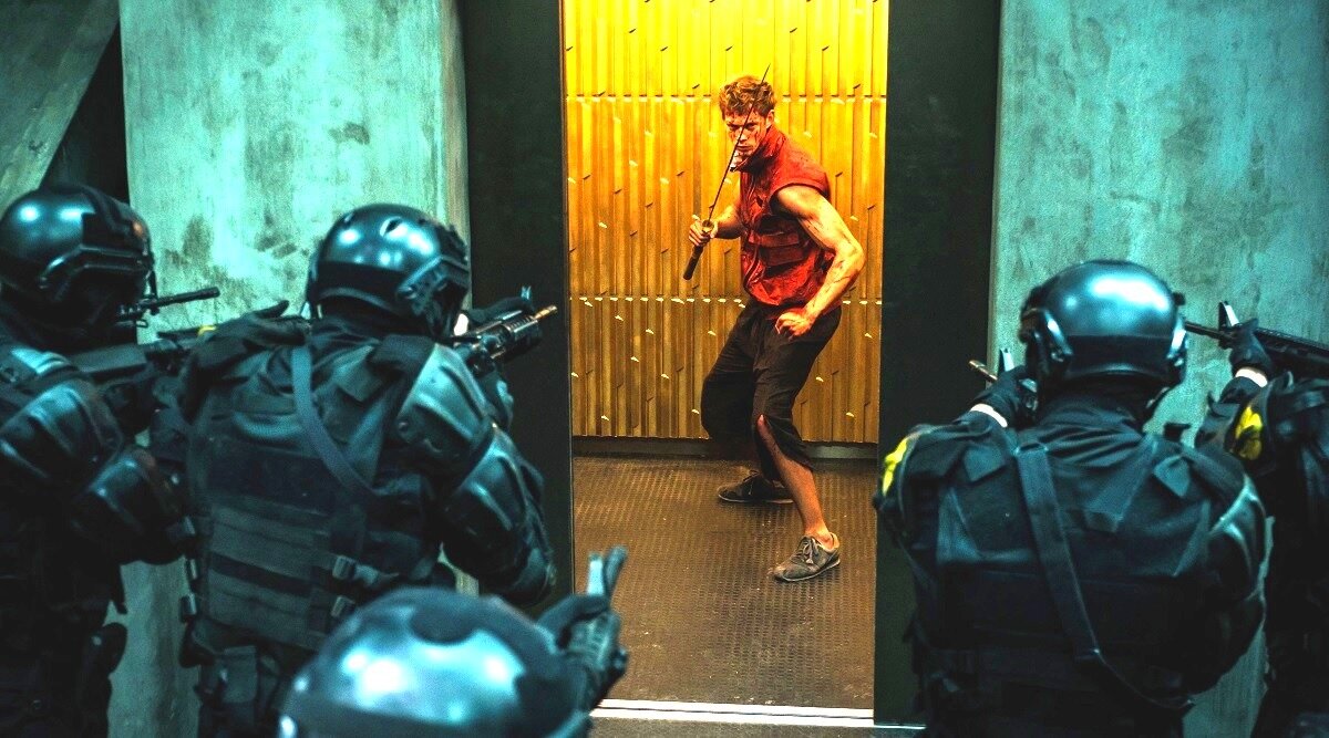 - Андрюха, у нас засс... грязный лифт, возможно, вандализм - по коням!..