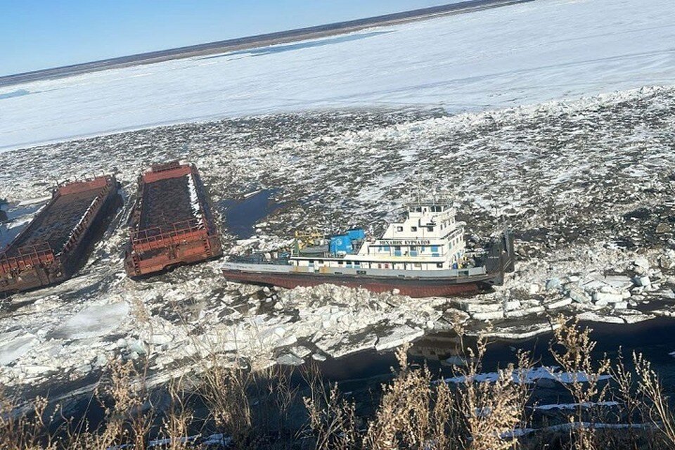    Экипажи обоих затонувших судов успели эвакуироваться Фото: минтранс РС (Я)