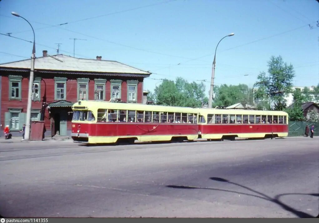 Трамвай РВЗ-6 на улице Степана Разина (1985 год).