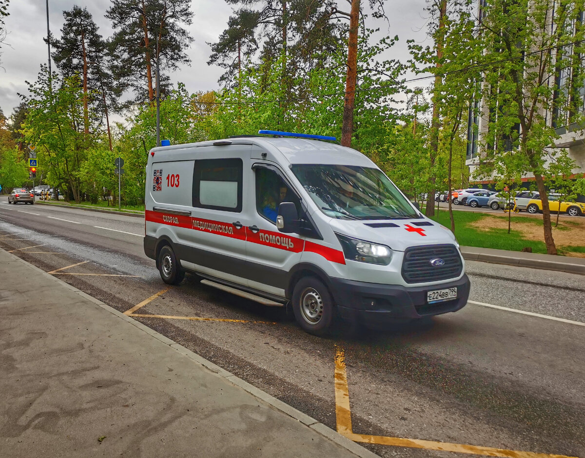 Автомобиль скорой помощи Нижегородец-22270B. Пехотная улица.