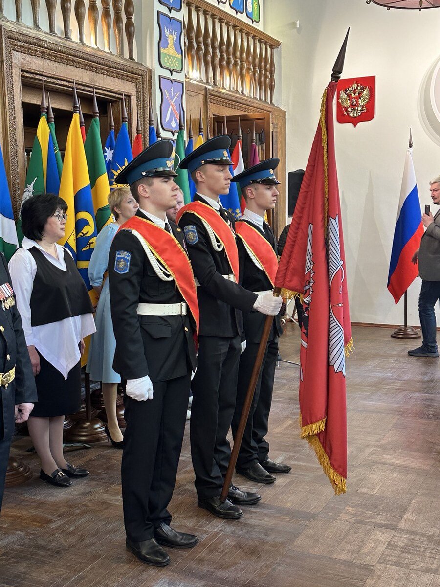 Церемония "Прощание со знаменем" (наши дни). Фото автора.