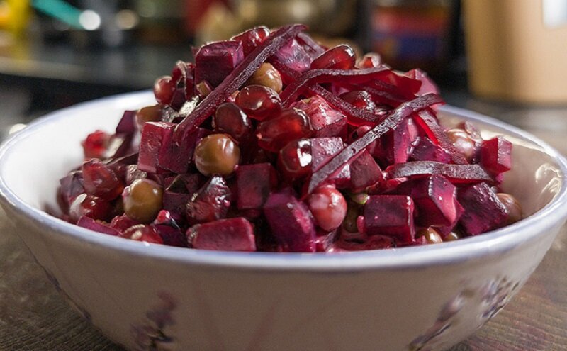 Замечательный витаминный и вкусный салат из свеклы