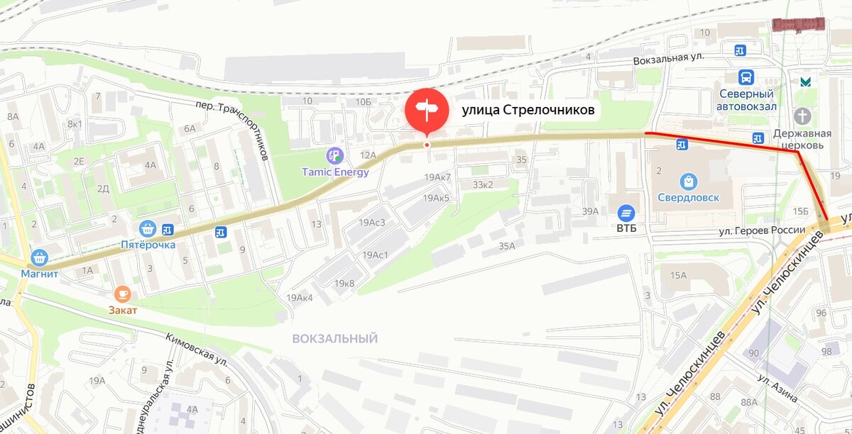 Дома на красном отрезке только территориально стоят на Стрелочников, но в адресах совсем другие улицы