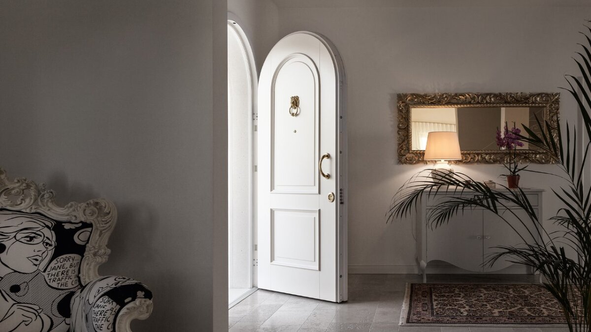  В России двери чаще всего бывают металлические, пластиковые или деревянные. Фото: Интерьерный салон №1