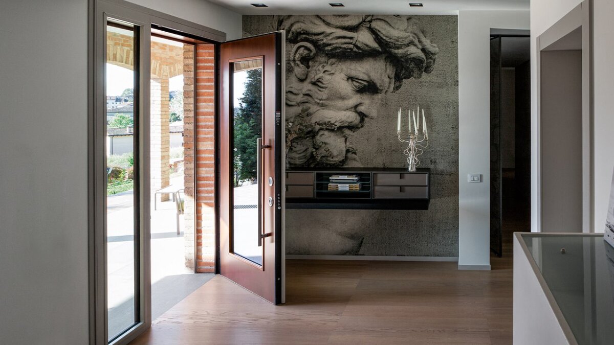  Составляющие элементы двери могут отличаться в зависимости от материала конструкции. Фото: Интерьерный салон №1
