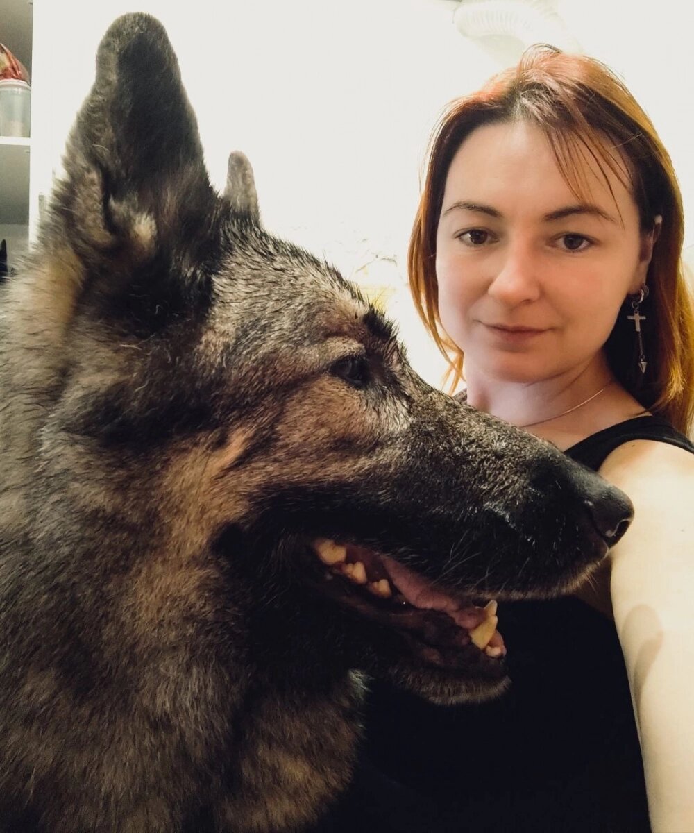    Анастасия с волкособом Хортом. Фото: Из личного архивa/ Анастасия Кузнецова