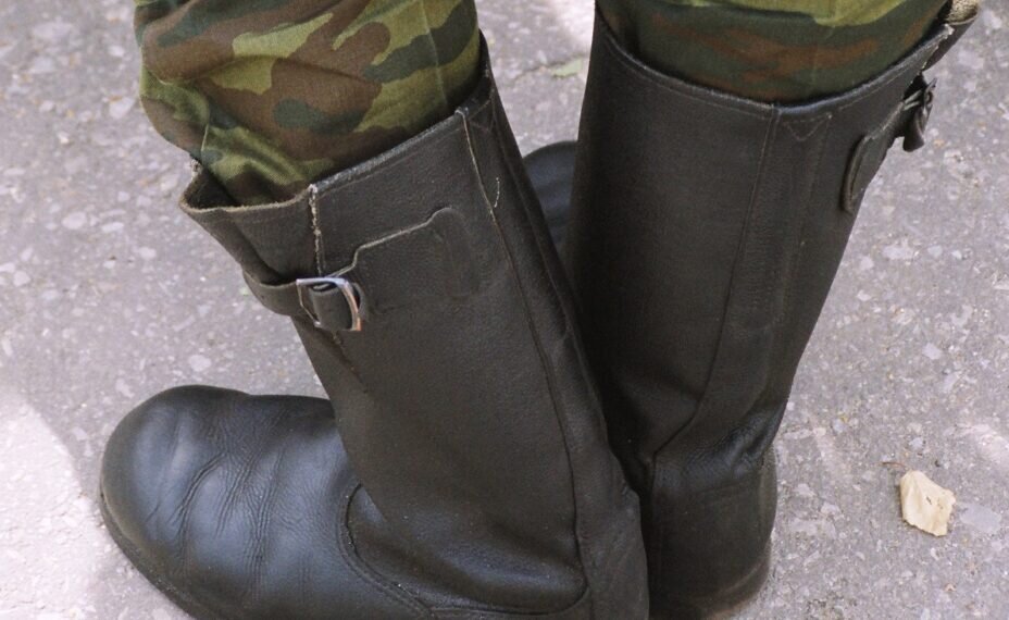    Сыну женщины все же придется надеть солдатские сапоги. Фото: Mikhail Yaikov/Russian Look/Global Look Press.