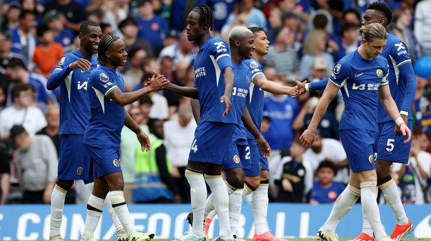   Футболисты «Челси» в матче 38-го тура АПЛ против «Борнмута». Reuters
