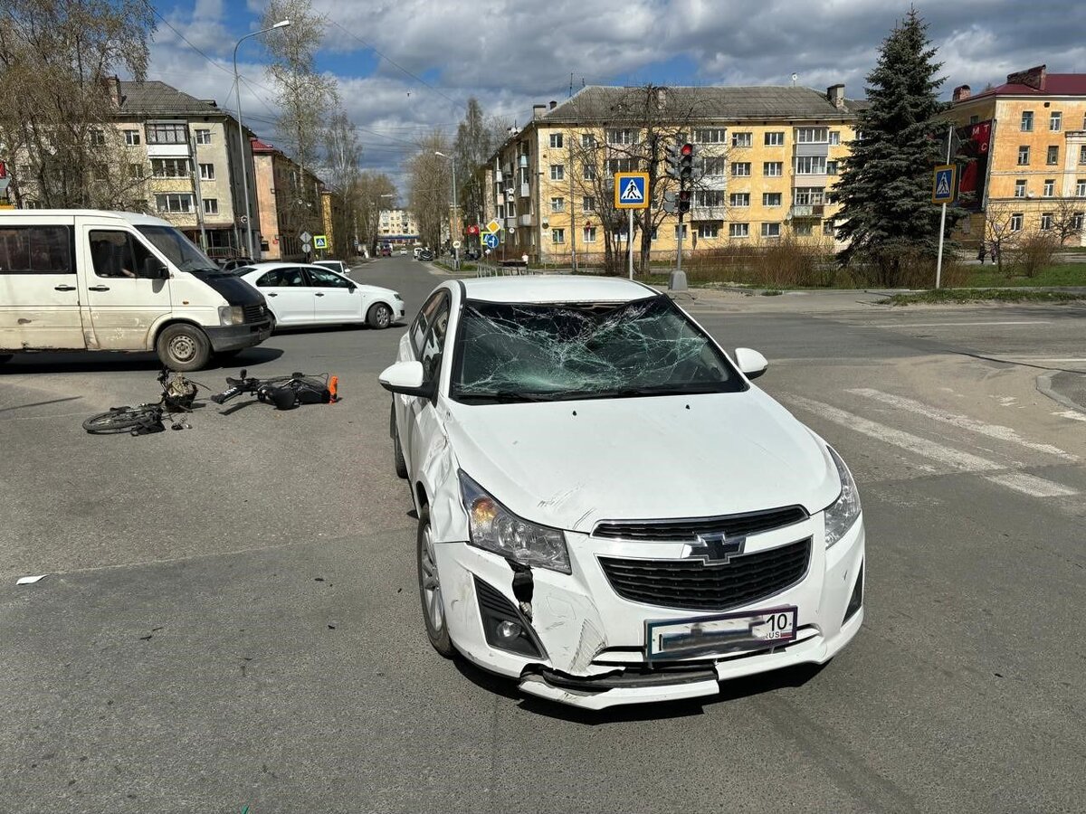 В Карелии автомобиль нетрезвого водителя без прав перевернулся на крышу в  кювете | Карелия.Ньюс. Новости Петрозаводска | Дзен