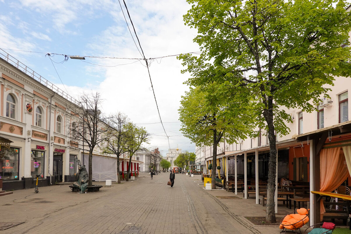 Пешеходная часть улицы Кирова