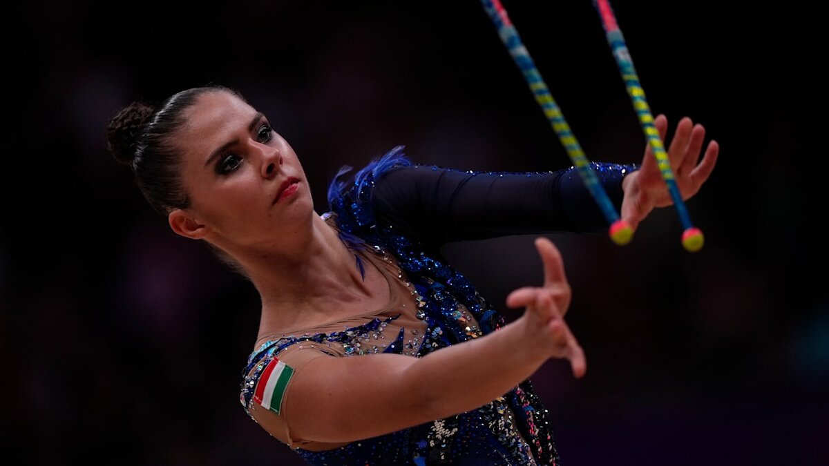 22-26 мая в столице Венгрии проходит чемпионат Европы по художественной гимнастике 2024 года. Olympics рассказывает, кто примет в нем участие, дает расписание турнира и информацию о трансляции.