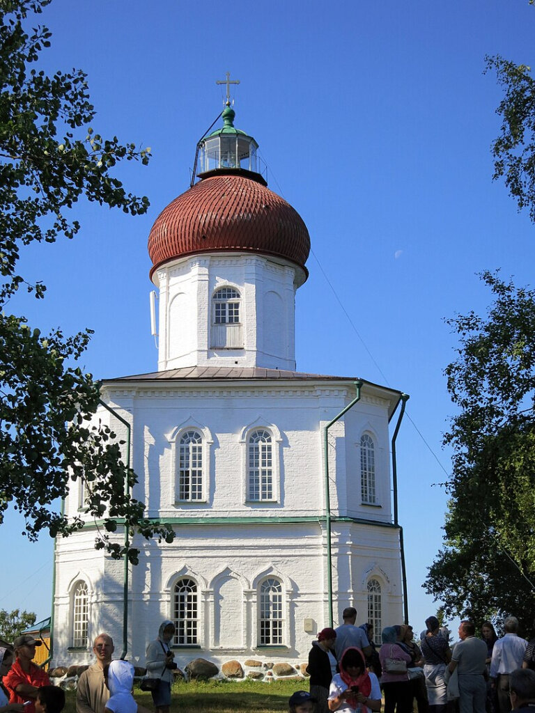 Соловецкий маяк (Церковь Вознесения Господнего на Секирной горе). Фото: Rost.galis / wikipedia.org