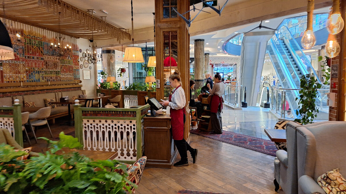 Грузинский ресторан в торговом центре Горизонт. Ростов-на-Дону, фото автора 