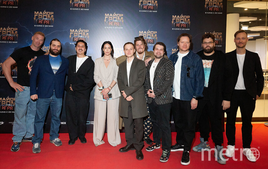    Съемочная группа "Майора Грома" на премьере в Петербурге.предоставлено кинокомпанией "Централ Партнершип"