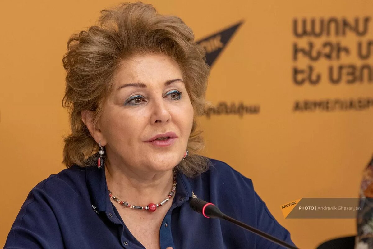 Заслуженная артистка России, худрук международного музыкального фестиваля "Дворцы Санкт- Петербурга", скрипачка Мария Сафарьянц на пресс-конференции о предстоящем фестивале (22 мая 2024). Еревaн © Andranik Ghazaryan