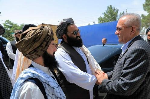 Справа - Исматулла Иргашев. Фото пресс-службы хокимията Сурхандарьинской области