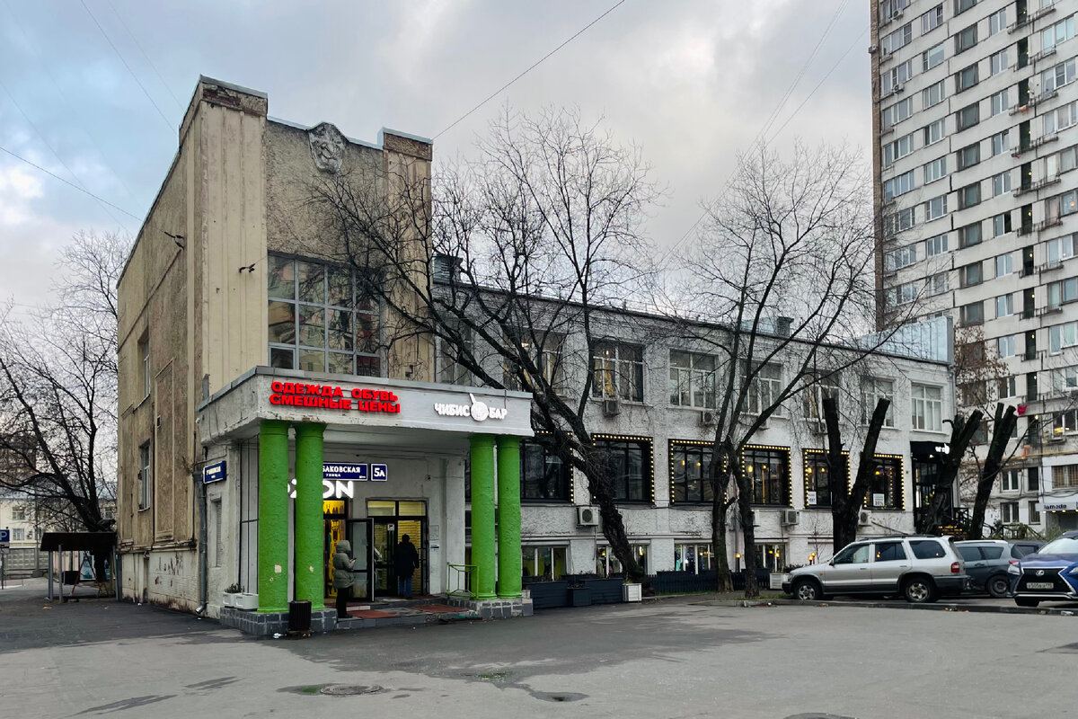 Щербаковская улица, 5А. Вид с юго-запада на главный вход в здание. 