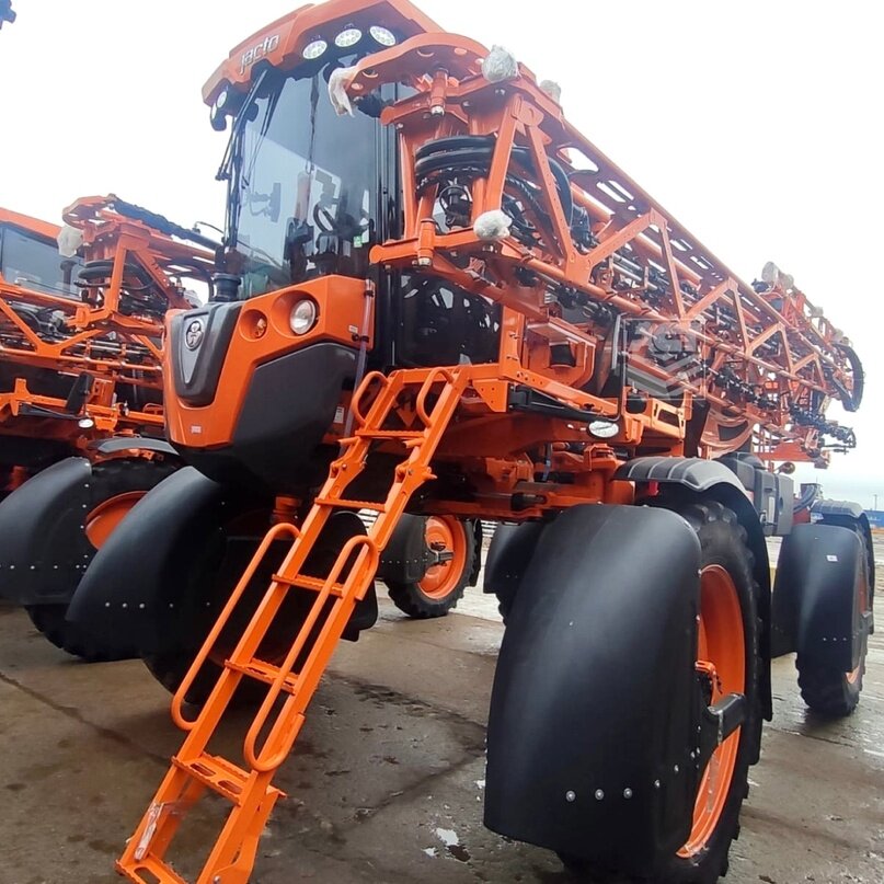 Сельскохозяйственный опрыскиватель Jacto