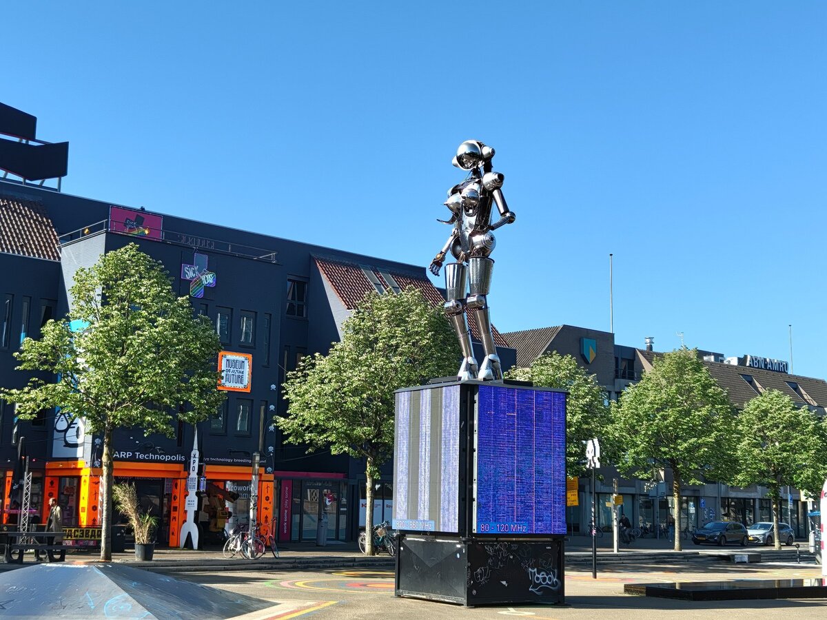    Пример кадра на основную камеру смартфона Nothing Phone 2. Фото: fonearena.com