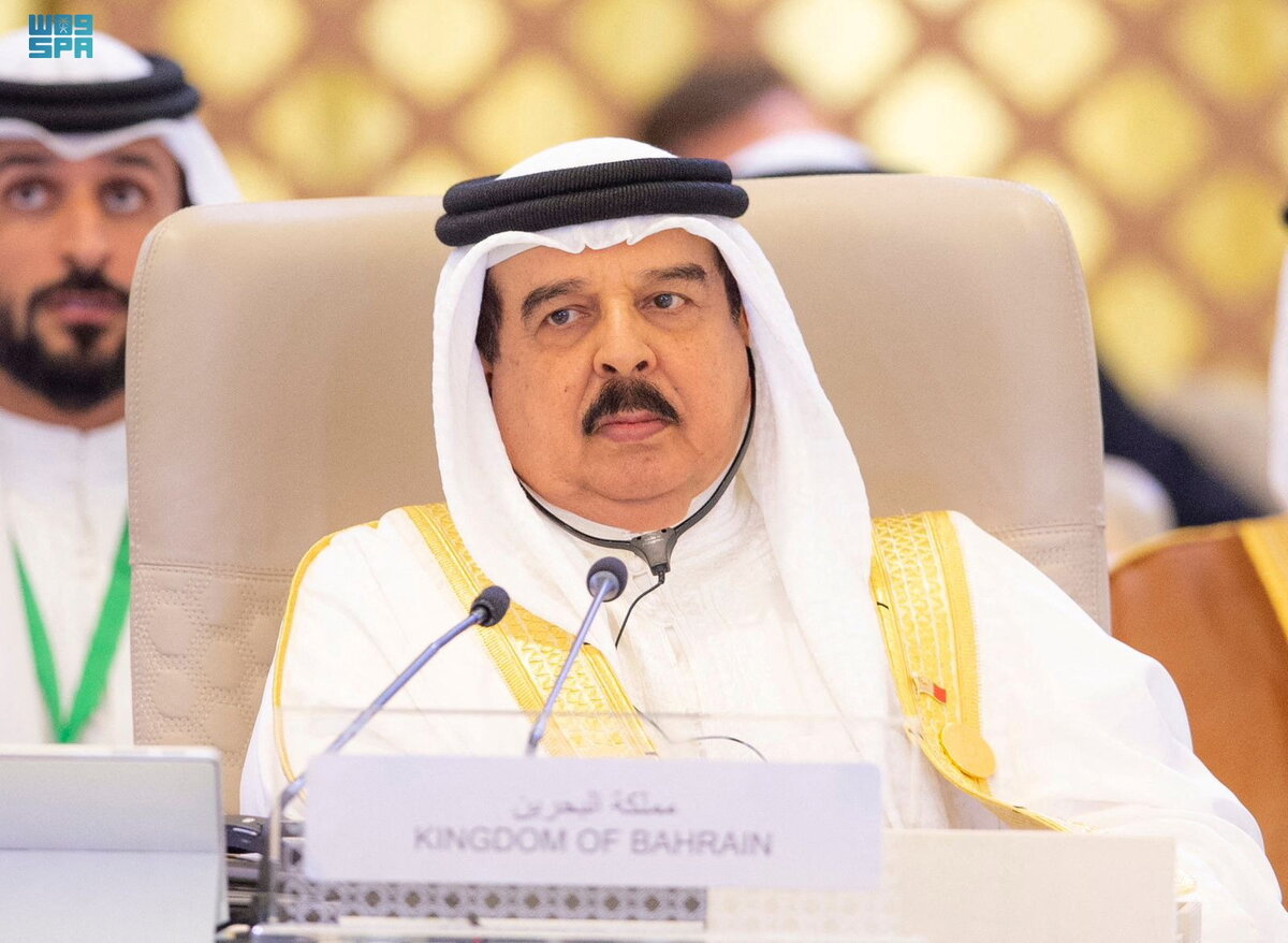 В Москву приедет король Бахрейна Хамад Бен Иса Аль Халифа. Об этом говорится в официальном Telegram-канале Кремля. Король Бахрейна будет находиться в России с официальным визитом.
