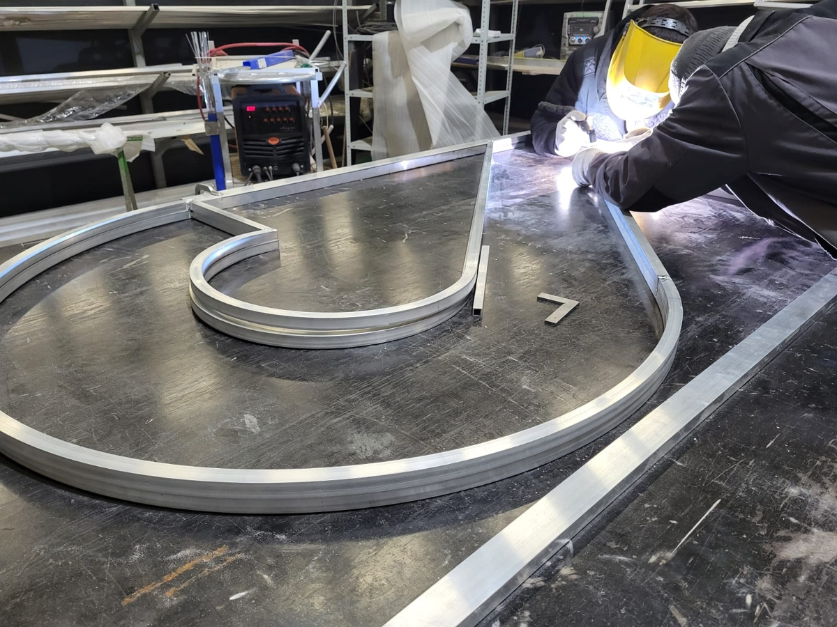 Процесс изготовления световой фигуры "Цифры 2023" на заказ