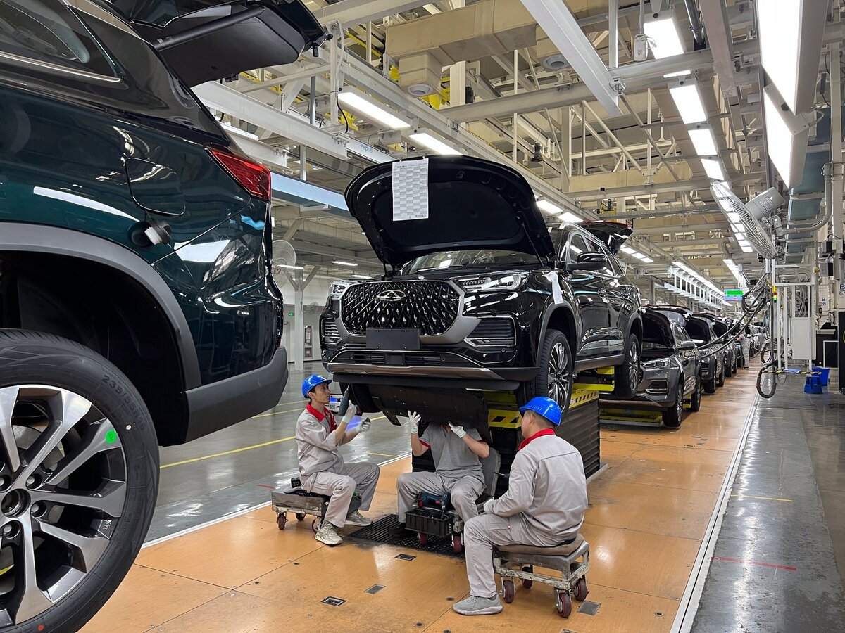 Китайская автомобильная промышленность развивается невероятно быстро. Просто сравните, какими были машины из Поднебесной еще пять лет назад и какими они стали сейчас. Разница просто огромная.