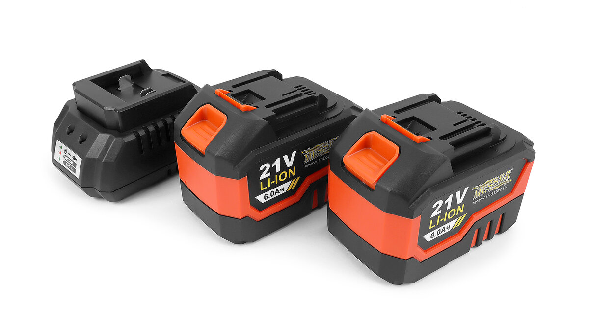 Зарядное устройство и два аккумулятора уже в комплекте