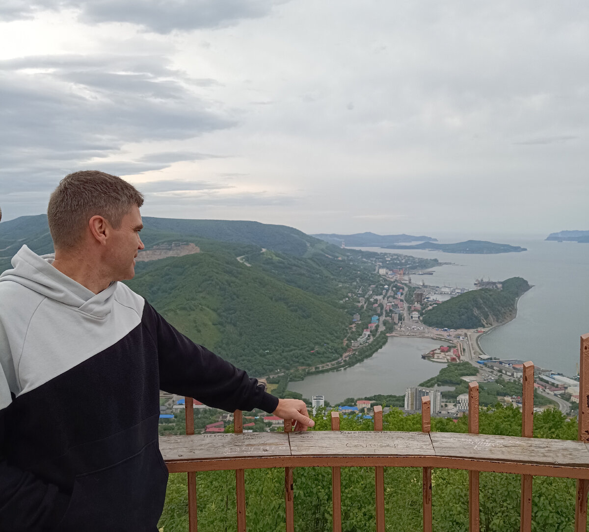 На Камчатке летом 2022 года. Вид со смотровой на центр города
