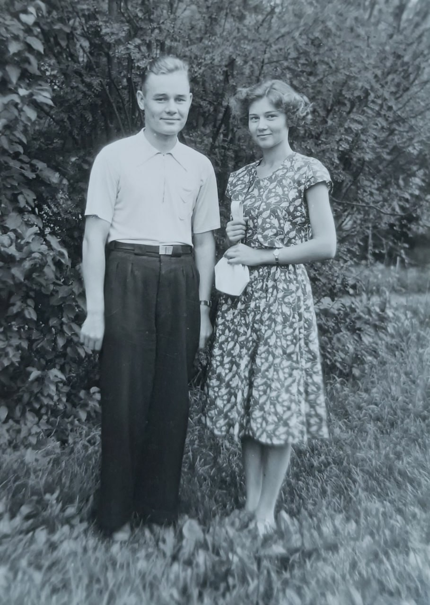 Виктору и Галине – по 18 лет. 1955 год.