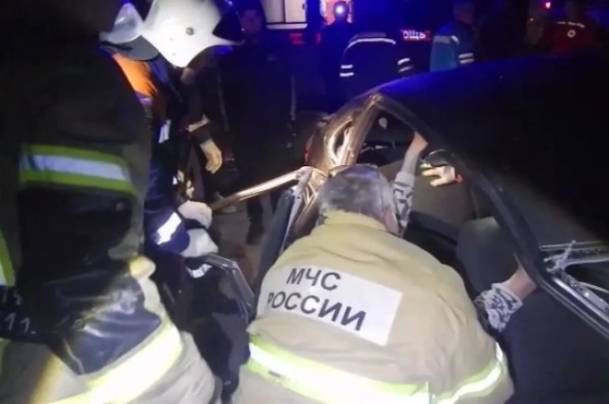    На Кубани спасатели оказали помощь зажатому в салоне авто пассажиру
