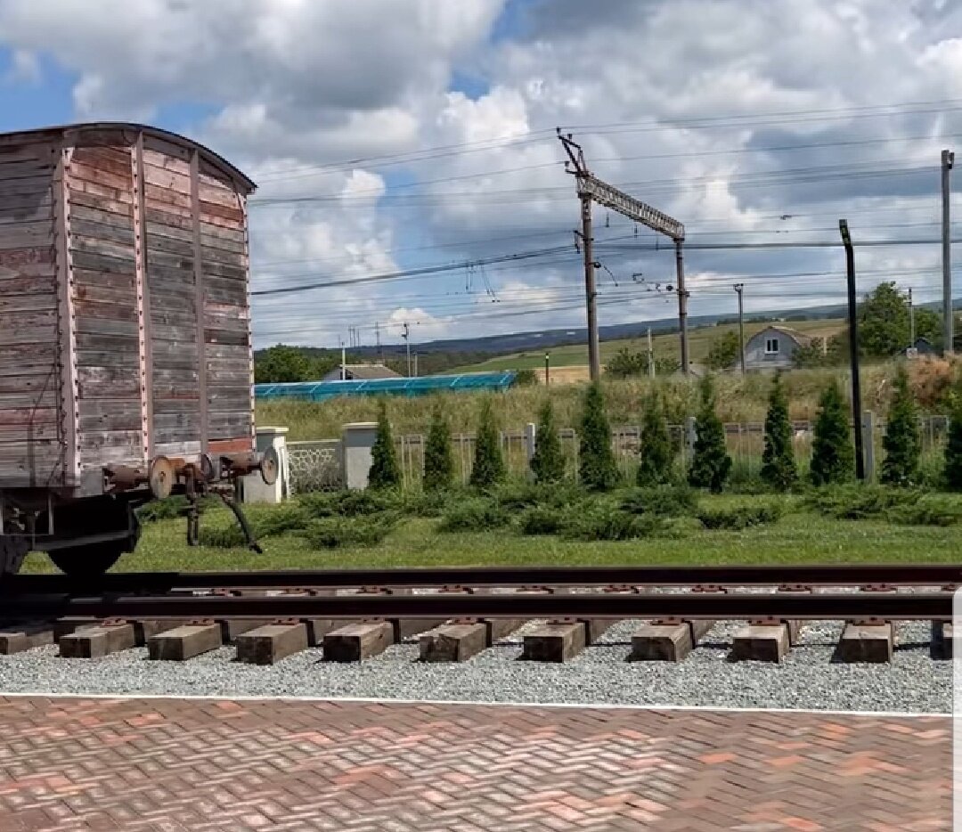 Вагон-теплушка. Именно в такие помещали семьи. Путь продолжался долгие недели.