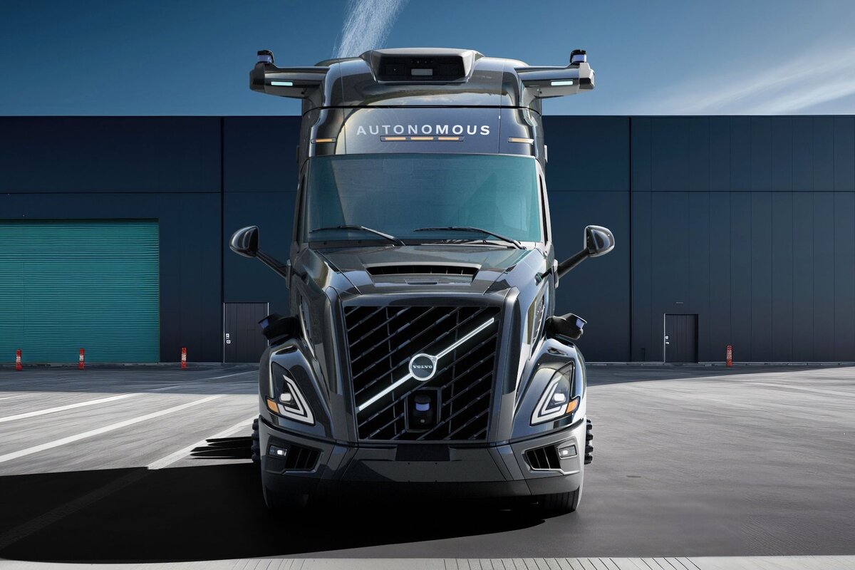 Компания Volvo презентовала первый в истории марки полностью автономный тягач VNL Autonomous, разработанный совместно с компанией Aurora Основанная бывшими сотрудниками Tesla, Uber и Google компания