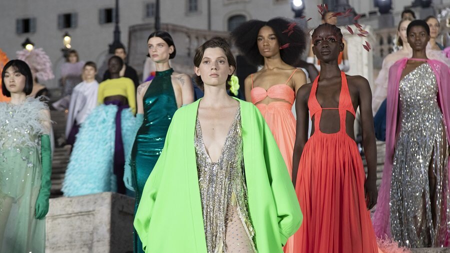 Модели на показе Валентино