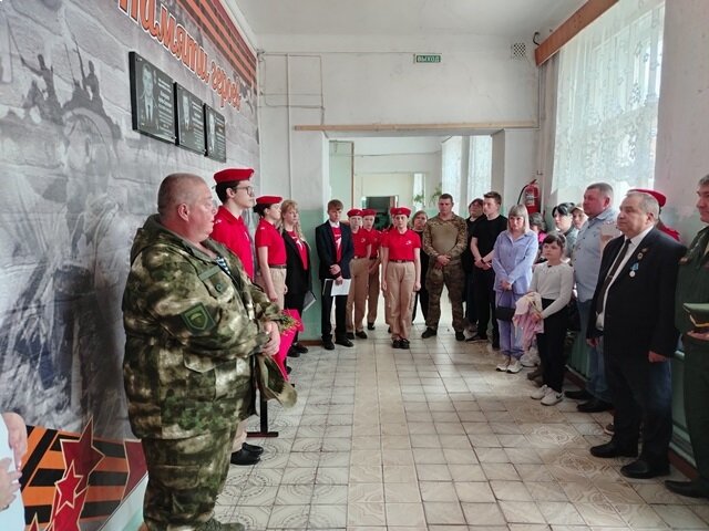    В вичугской школе открыли мемориальную доску в честь Владимира Шилова