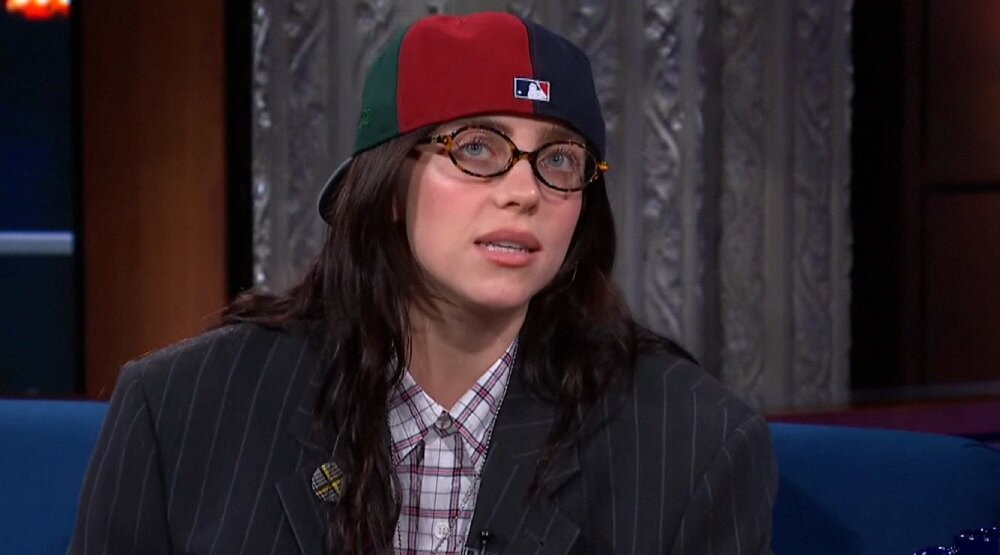     Билли Айлиш / Скриншот из видео «I Want It To Make You Think - Why Billie Eilish Is Willing To Suffer For The Perfect Album Cover»