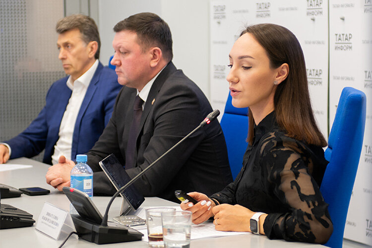    Наиля Зиннатуллина: «Мы выявили приоритеты от жителей, дальше будем смотреть на критерии, которые есть у нас, на синхронизацию, например, с ремонтом сетей. Этот перечень не финальный».   
Фото предоставлено Институтом развития городов Татарстана