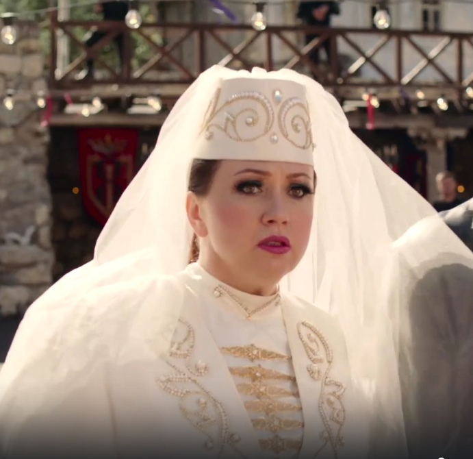 а мама-то между тем ещё очень даже ничего!..