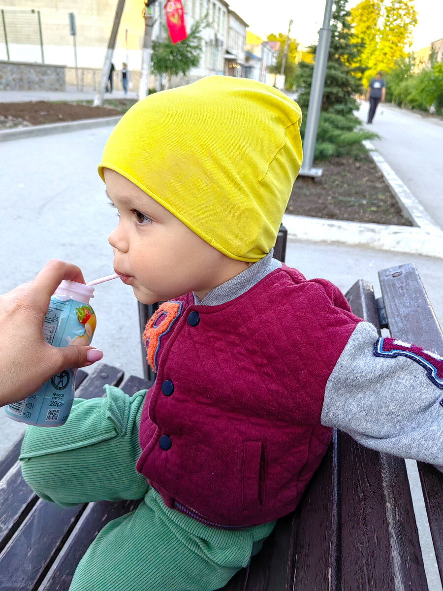 Это вчерашний полдник по пути из больницы