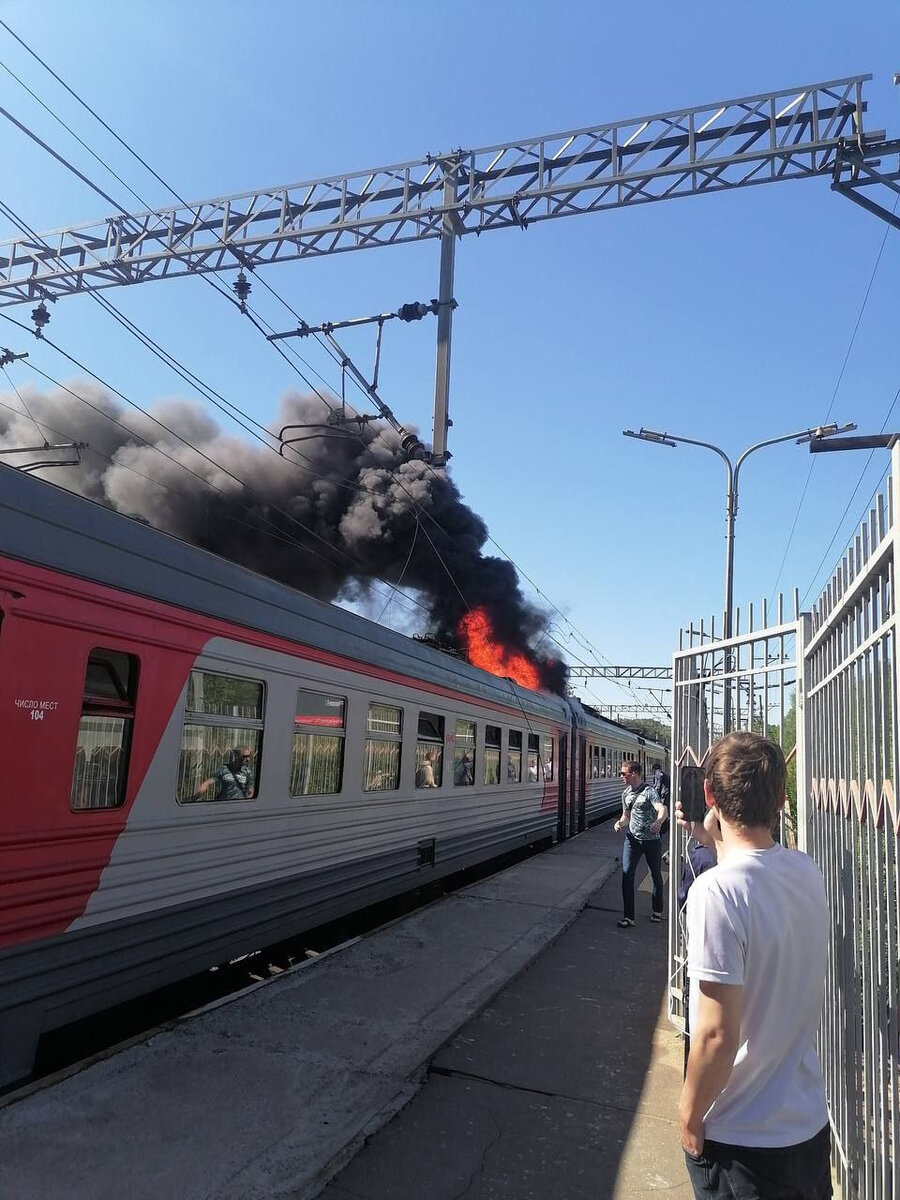 В подмосковном Солнечногорске потушили пожар в пригородной электричке,  сообщает 22 мая МЧС России. Читайте на 